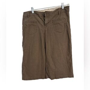 Brown Old Navy, cargo Capri pants. Size 8.